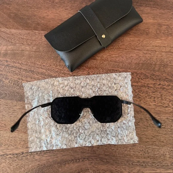 NEW! Titanium Alloy Sunglasses in black with Sunglasses Case